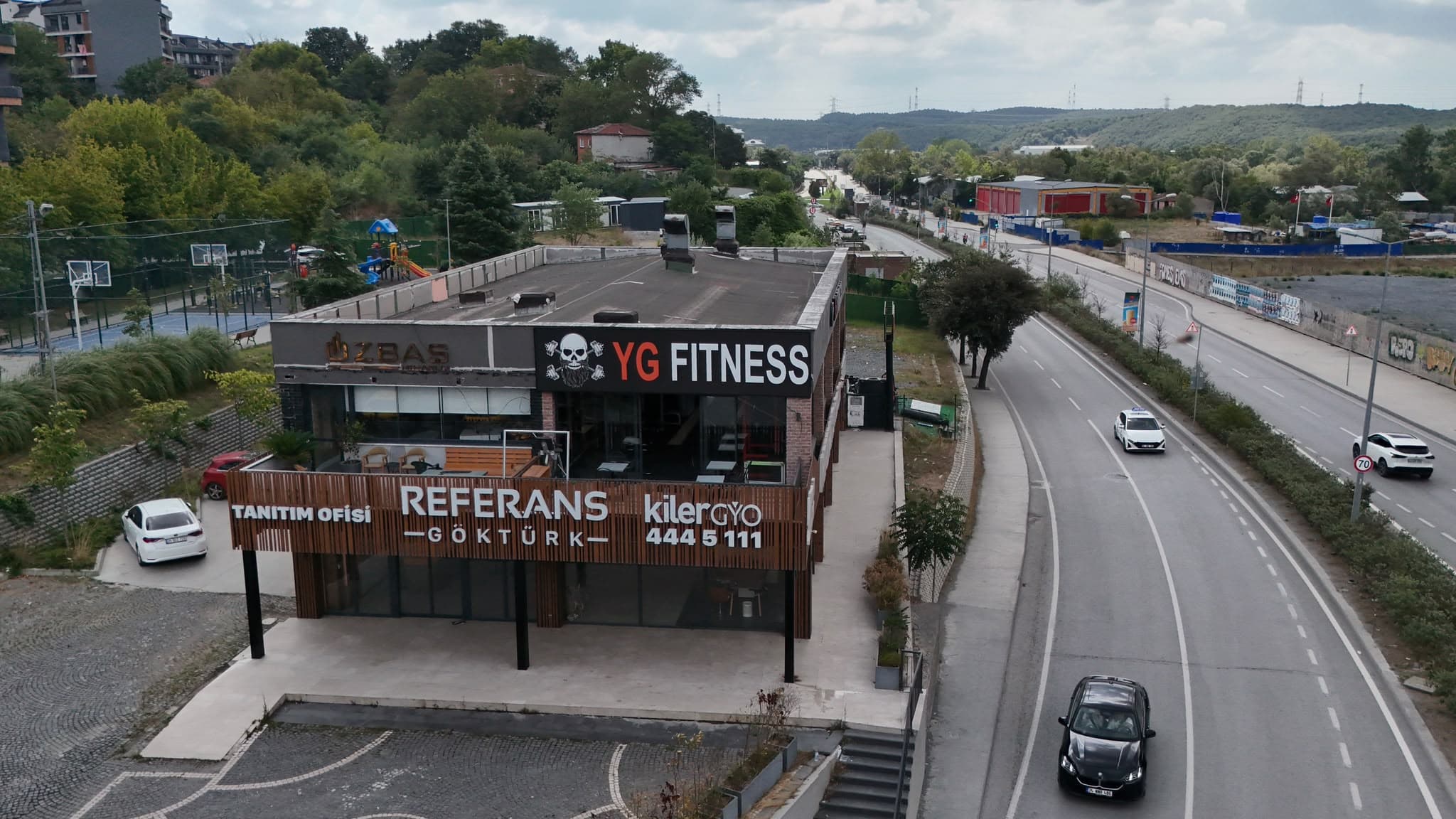 YG Fitness Academy binasının havadan görünümü